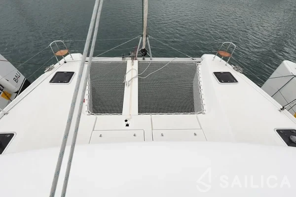 Lagoon 42 - Yacht Charter Sailica