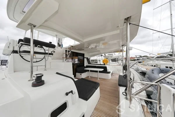 Lagoon 42 - Yacht Charter Sailica