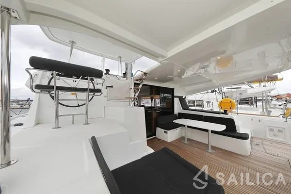 Lagoon 42 - Yacht Charter Sailica