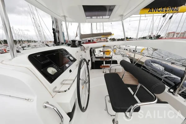 Lagoon 42 - Yacht Charter Sailica