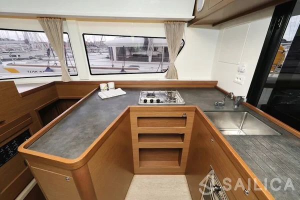 Lagoon 42 - Yacht Charter Sailica