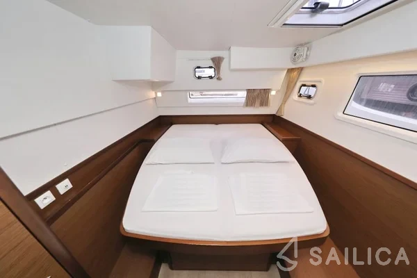 Lagoon 42 - Yacht Charter Sailica