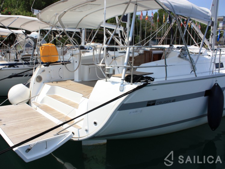 Bavaria 45 Cruiser - Yacht Charter Sailica