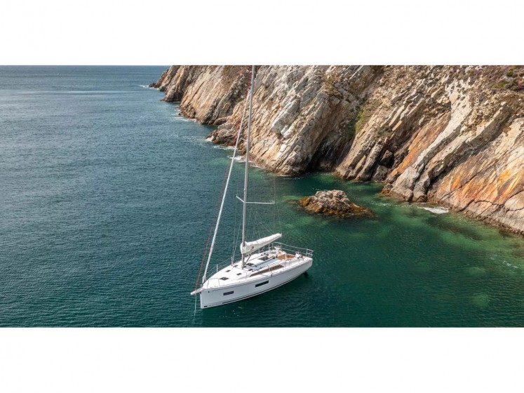 Oceanis 37.1 - Yacht Charter Sailica