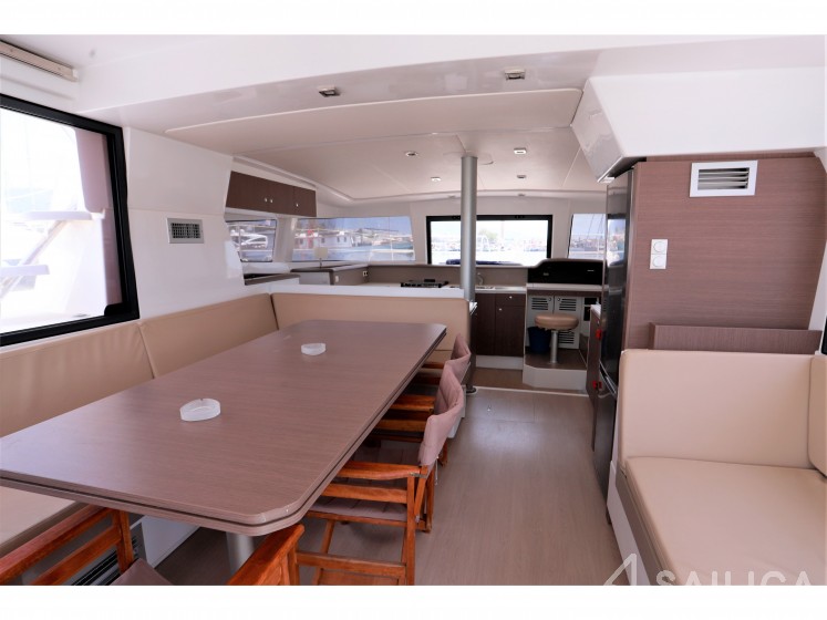 Bali 4.1 - Yacht Charter Sailica