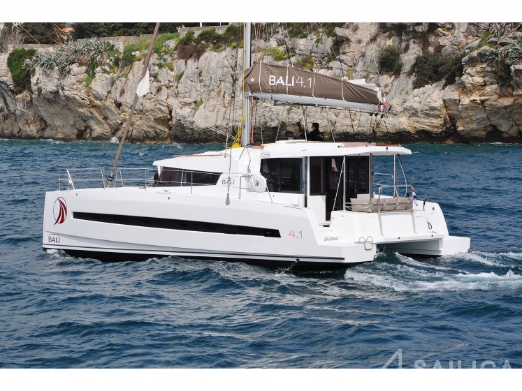 Bali 4.1 - Yacht Charter Sailica
