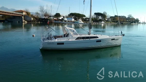Oceanis 41.1 - Yacht Charter Sailica