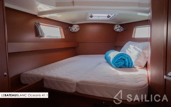 Oceanis 41.1 - Yacht Charter Sailica