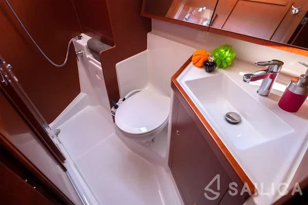 Oceanis 41.1 - Yacht Charter Sailica