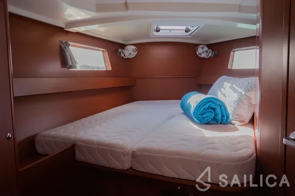 Oceanis 41.1 - Yacht Charter Sailica