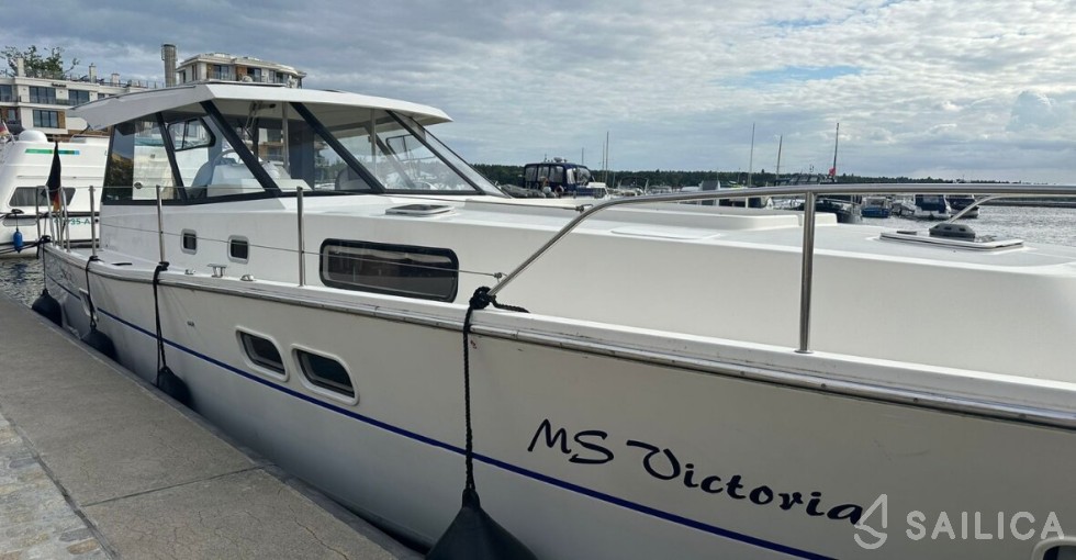 Delphia Escape 1350 - Yacht Charter Sailica