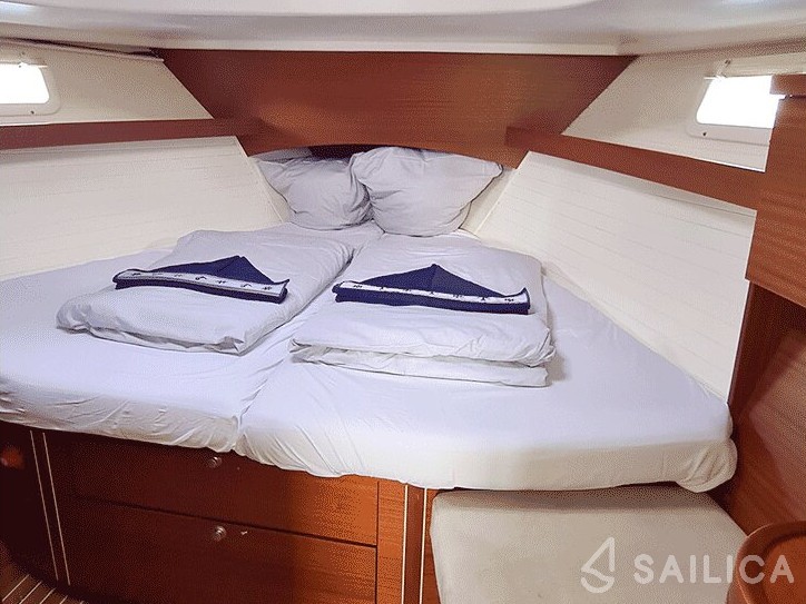 Delphia Escape 1350 - Yacht Charter Sailica