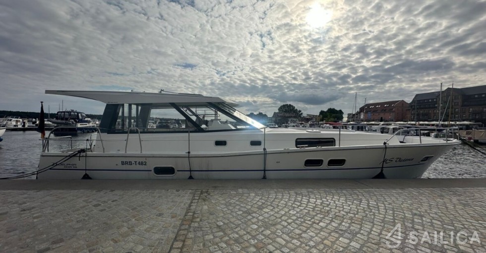 Delphia Escape 1350 - Yacht Charter Sailica