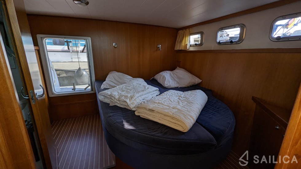 Pedro Skiron 35  - Yacht Charter Sailica