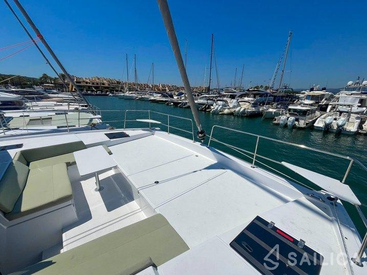 Bali 4.2 - Yacht Charter Sailica