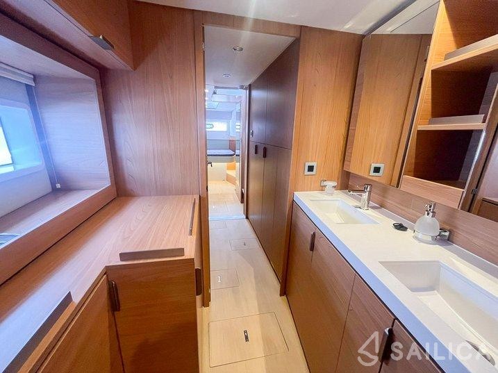 Bali 4.6 - Yacht Charter Sailica
