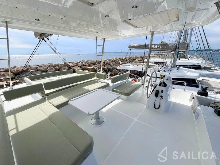 Bali 4.6 - Yacht Charter Sailica
