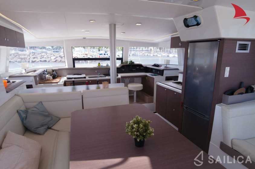 Bali 4.1 - Yacht Charter Sailica