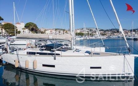 Dufour 430 - Yacht Charter Sailica