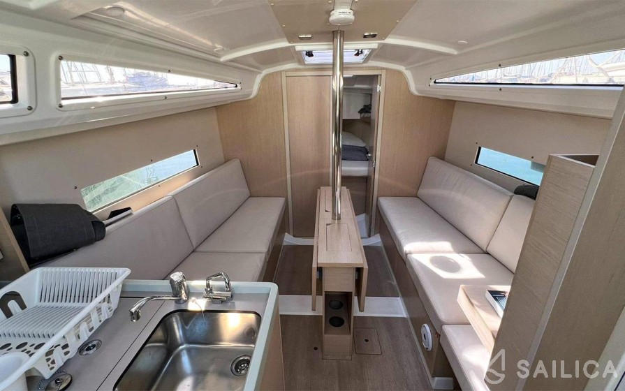 Oceanis 30.1 - Yacht Charter Sailica