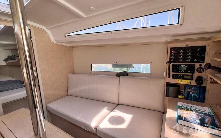 Oceanis 30.1 - Yacht Charter Sailica