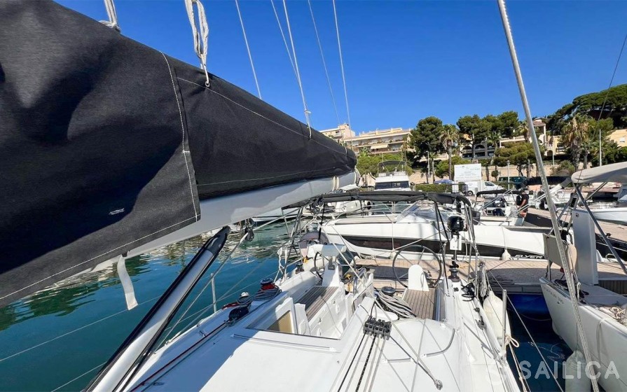 Oceanis 30.1 - Yacht Charter Sailica