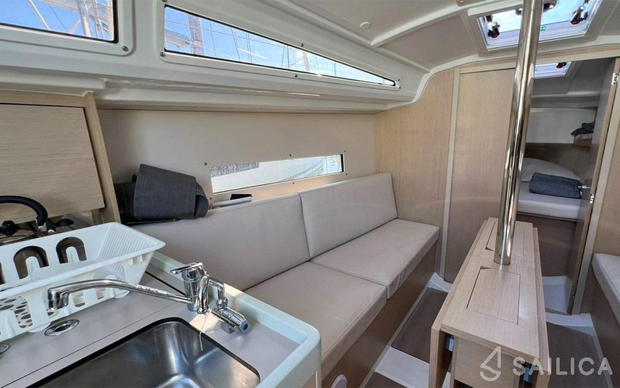 Oceanis 30.1 - Yacht Charter Sailica