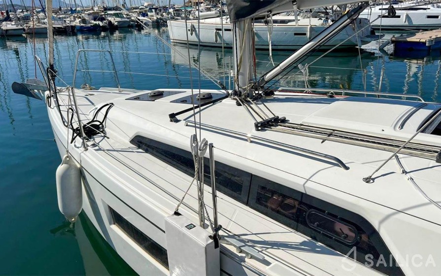 Oceanis 30.1 - Yacht Charter Sailica