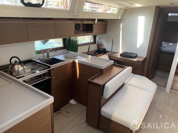 Oceanis 51.1 - Yacht Charter Sailica