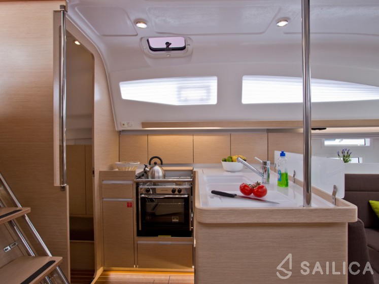 Elan 40 Impression - Yacht Charter Sailica