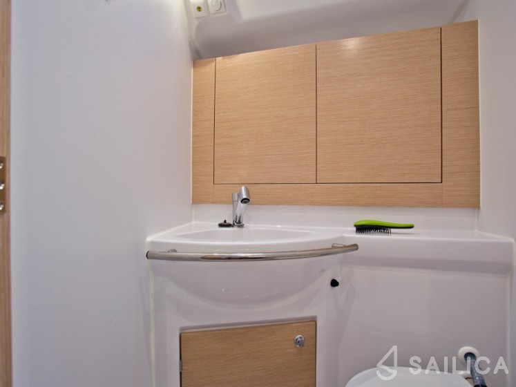 Elan 40 Impression - Yacht Charter Sailica