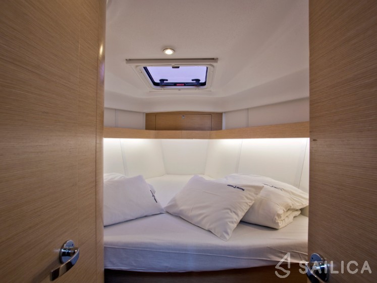 Elan 40 Impression - Yacht Charter Sailica