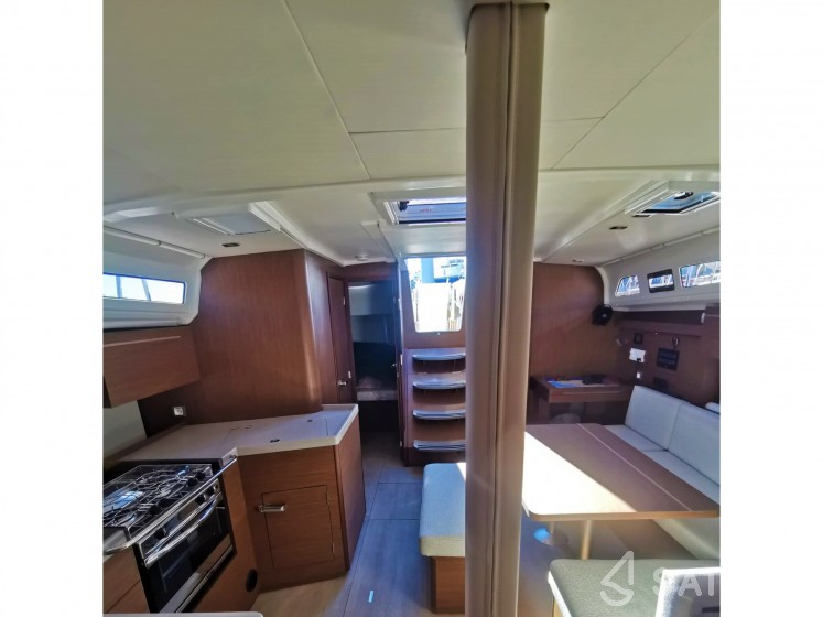 Oceanis 40.1 - Yacht Charter Sailica