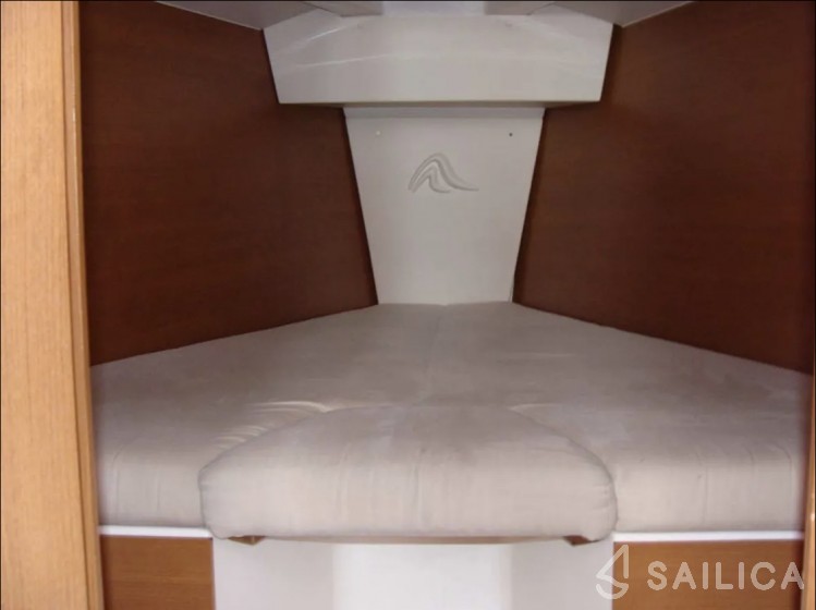 Hanse 325 - Yacht Charter Sailica