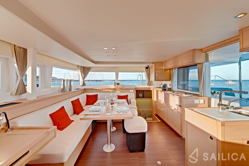 Lagoon 450  Flybridge - Yacht Charter Sailica