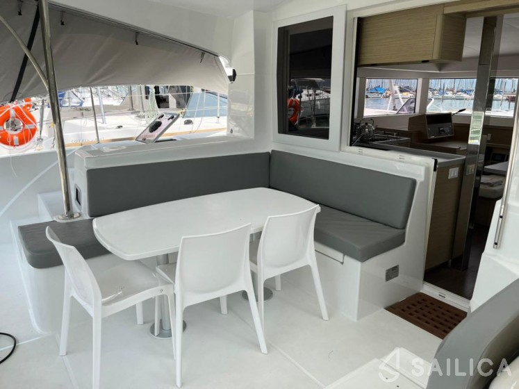 Lagoon 40 - Yacht Charter Sailica