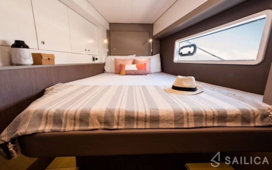 Bali 4.2 - Yacht Charter Sailica