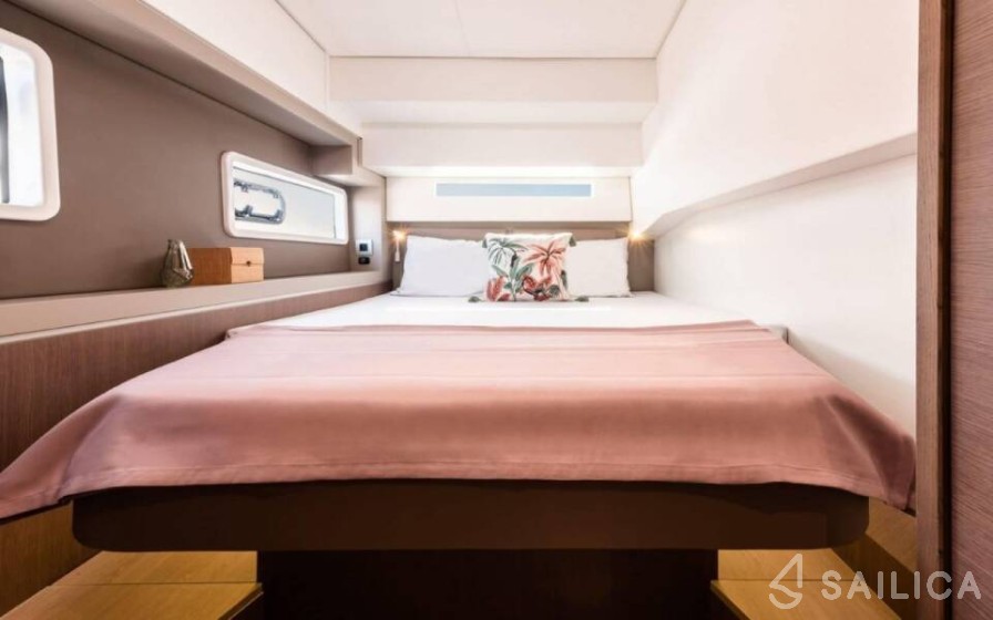 Bali 4.2 - Yacht Charter Sailica