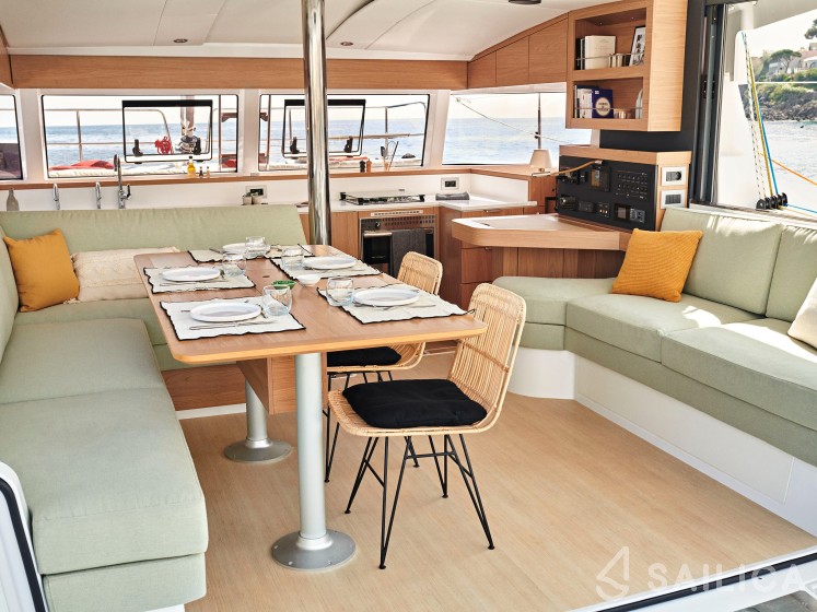 Bali Catsmart - Yacht Charter Sailica