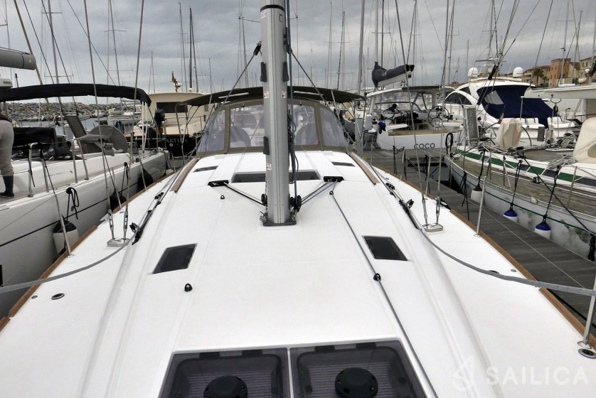 Sun Odyssey 519 - Yacht Charter Sailica