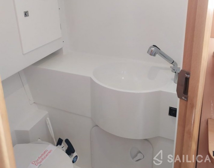Sun Odyssey 319 - Yacht Charter Sailica