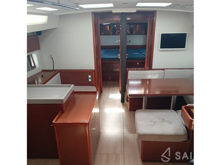 Oceanis 55.1 - Yacht Charter Sailica