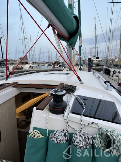 Maxus 35 - Yacht Charter Sailica