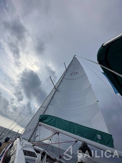 Maxus 35 - Yacht Charter Sailica