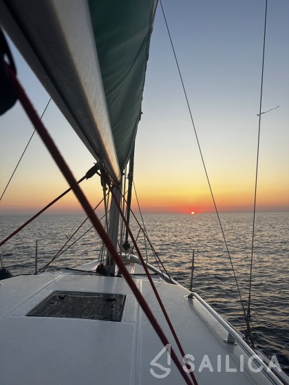 Maxus 35 - Yacht Charter Sailica