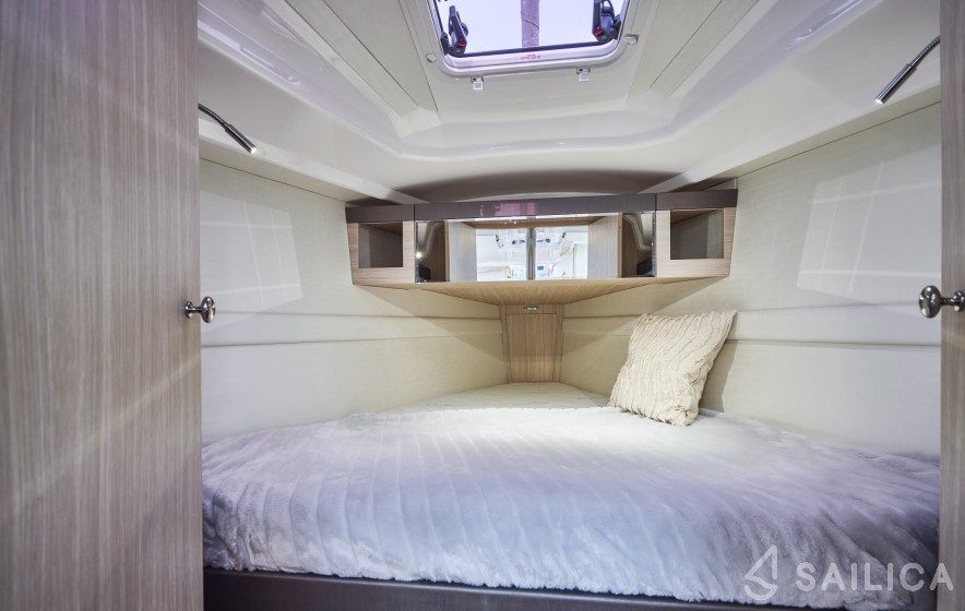 Maxus 35 - Yacht Charter Sailica