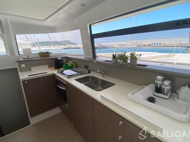 Bali 4.3 - Yacht Charter Sailica