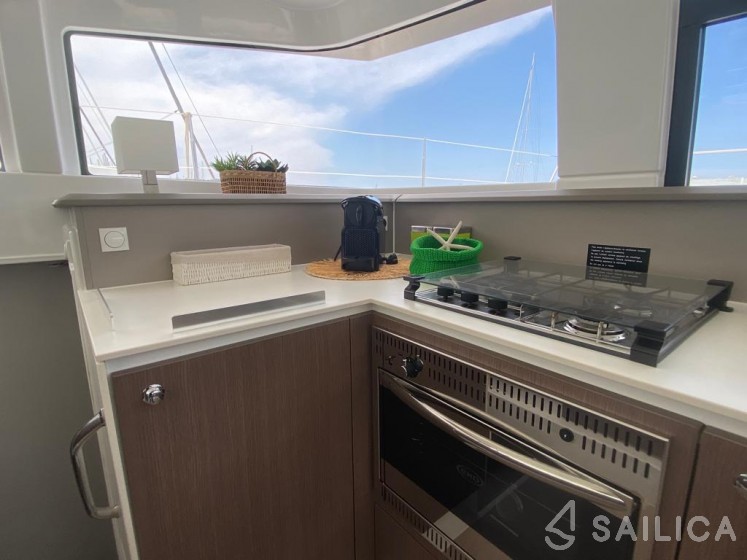 Bali 4.3 - Yacht Charter Sailica