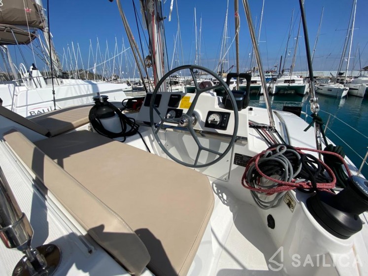 Bali 4.1 - Yacht Charter Sailica