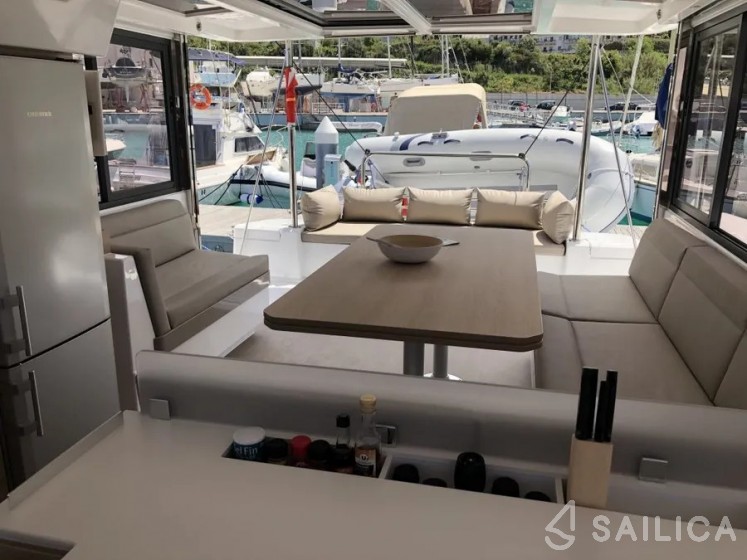 Bali 4.1 - Yacht Charter Sailica